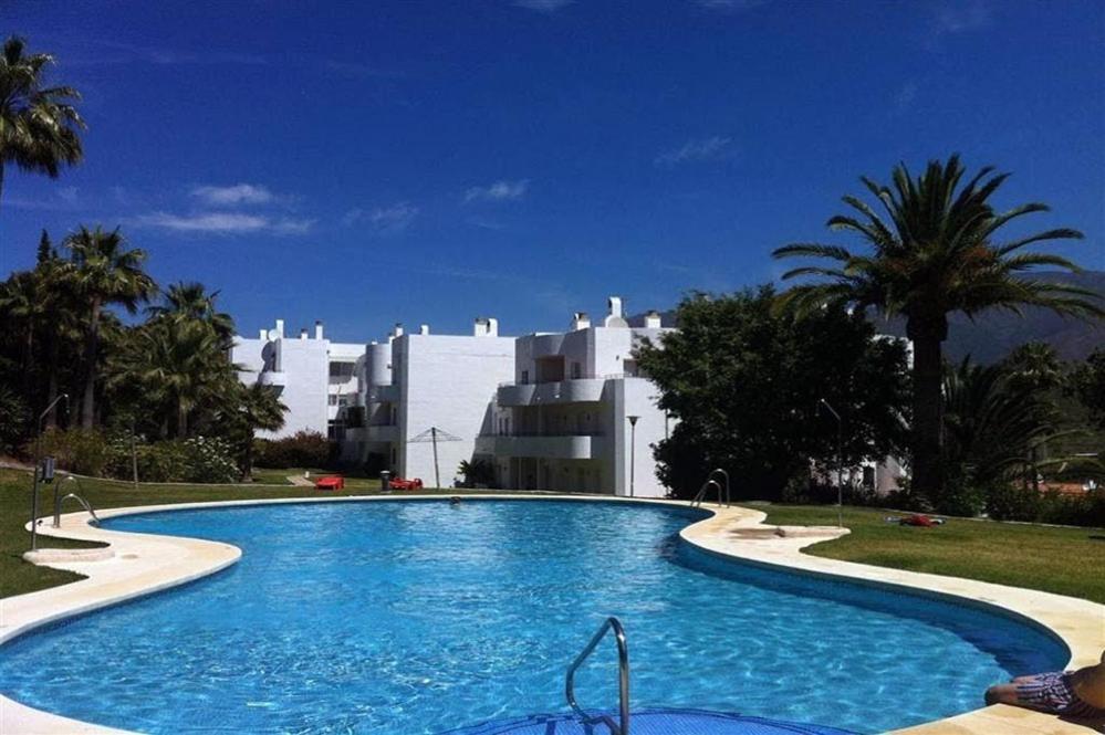Apartamento Estepona Golf Bagian luar foto